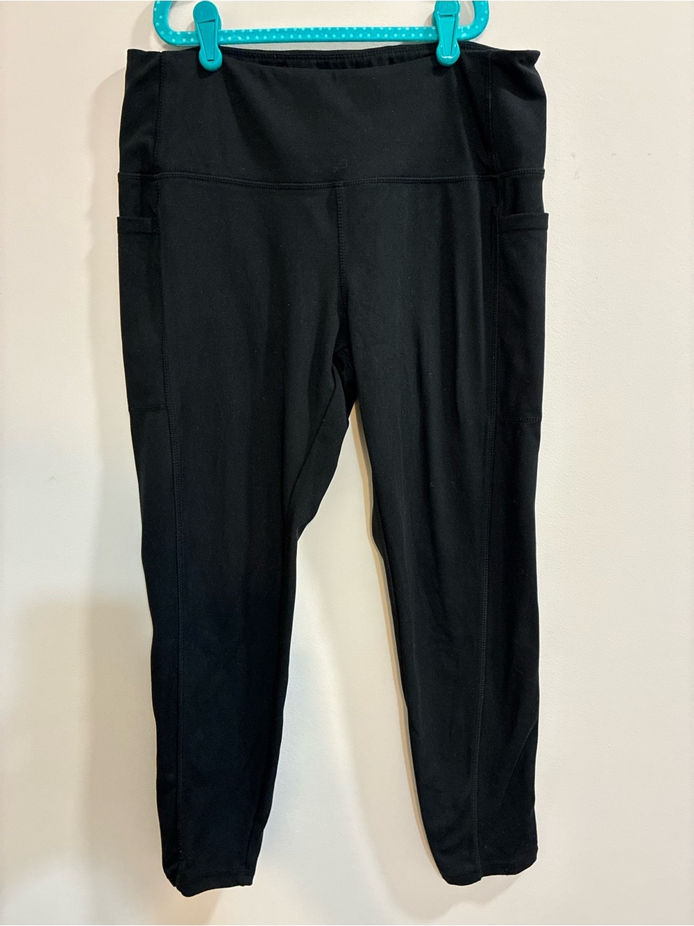 Danskin Black Leggings Capris with Deep Side Pockets Size Large